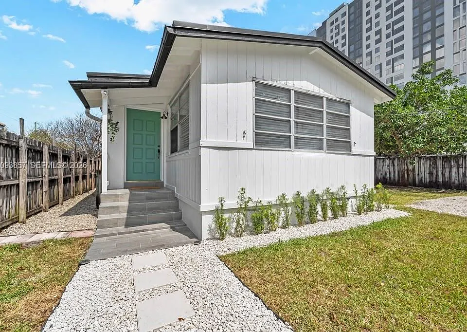 625 SW 110th Ave