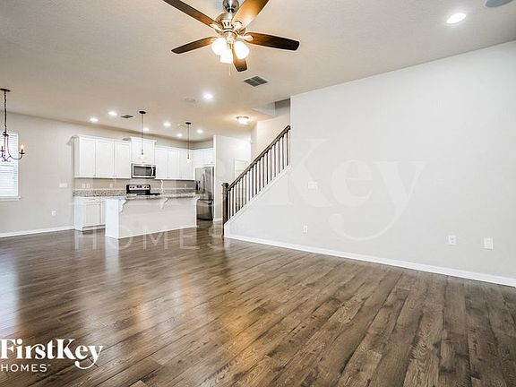 3rd image of 2550 Toscolona Dr
