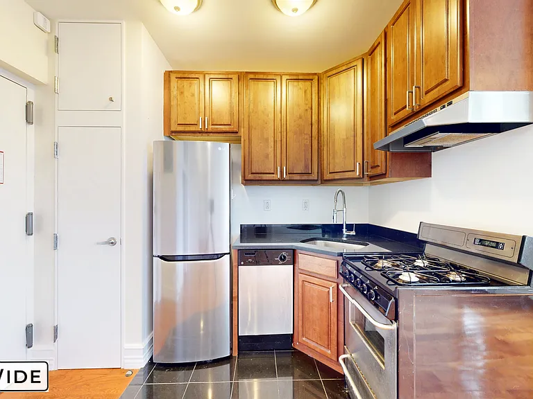 410 State St #31 — Photo 4