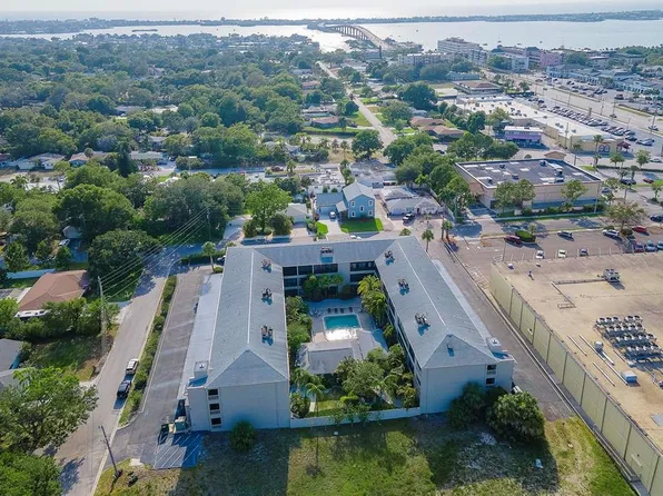 215 Valencia Blvd APT 205, Belleair Bluffs, FL 33770