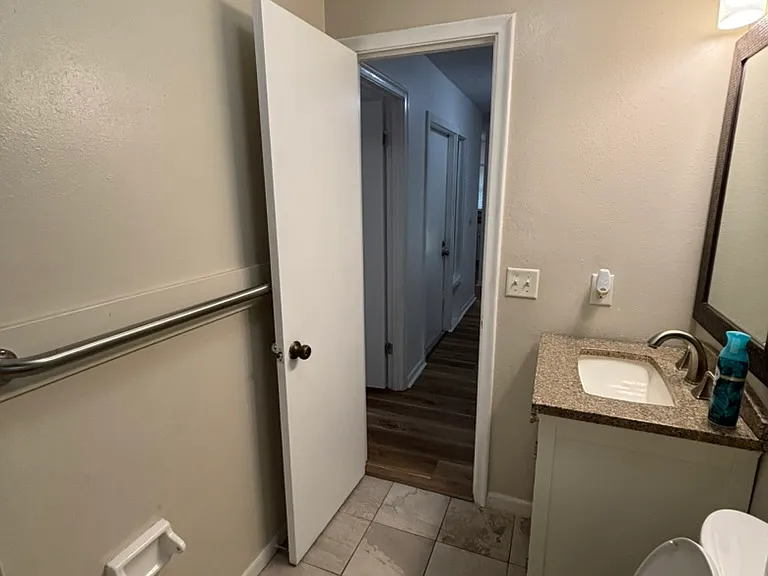 13 Jamaica St — Photo 11