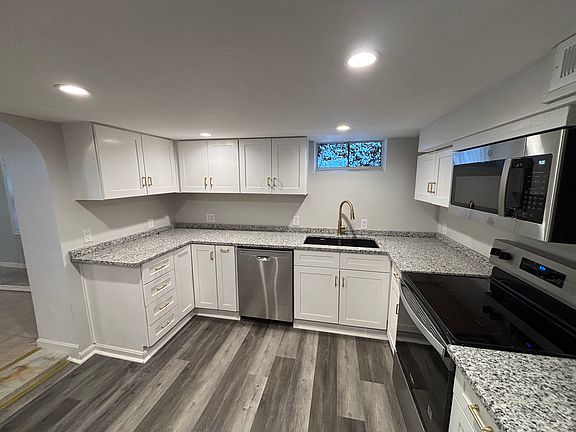 5th image of 210 Boston Dr