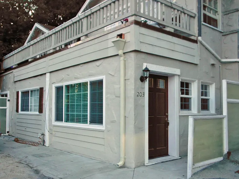 203 Forest Dr — Photo 1