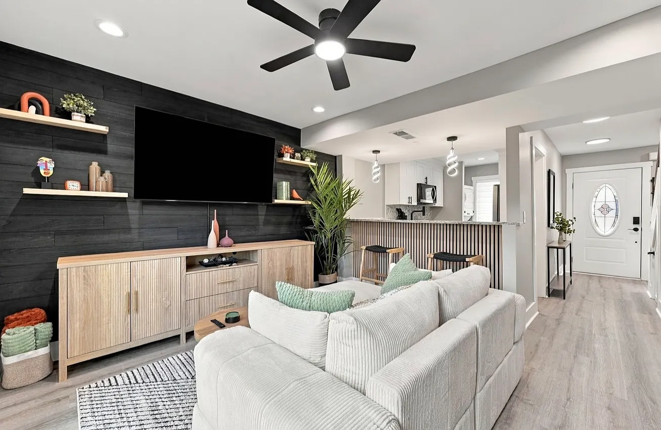 2 bed, 1070 sqft, $3,000 — Photo 1