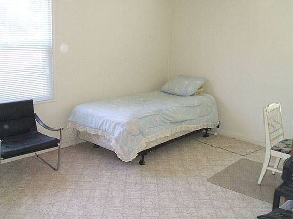 5th image of 16069 Gramercy Dr