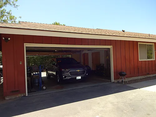 943 Oak Ave Photo 1