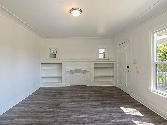 3rd image of 2817 S Norton Ave