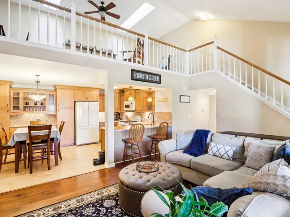 533 Westfield WAY #F, Pewaukee, WI 53072