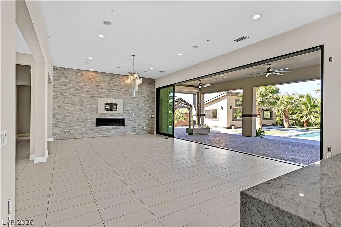 4 bed, 3.5 bath, 3766 sqft, $9,500 — Photo 4