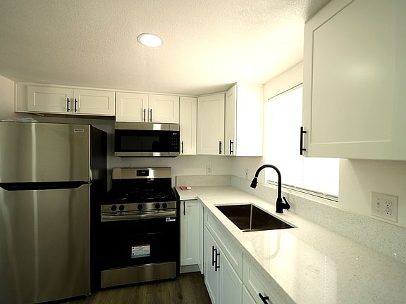 3rd image of 1006 Beverly Rd