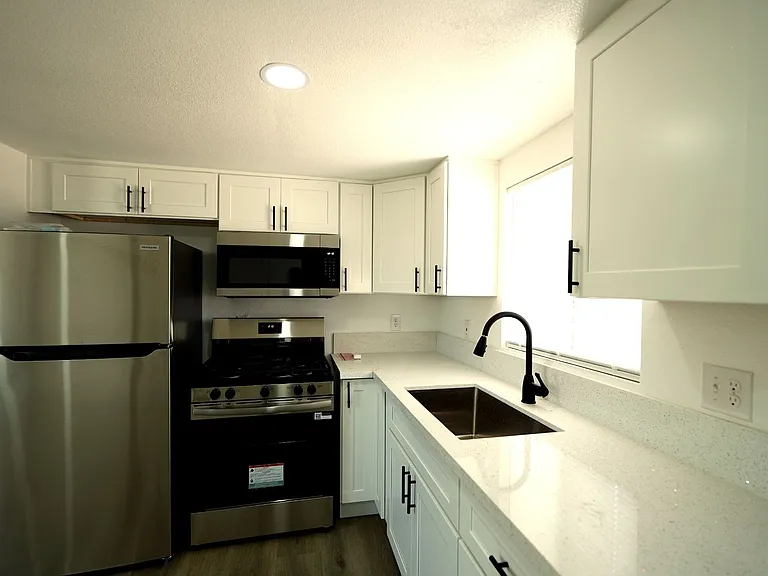 1006 Beverly Rd — Photo 3