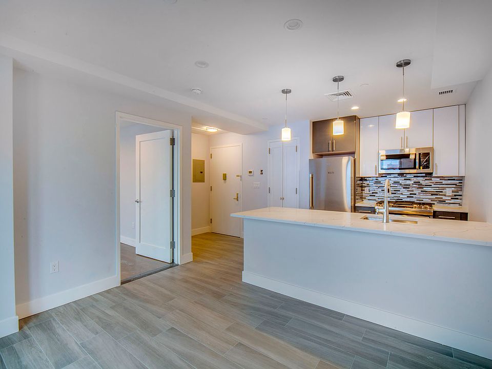 1st image of 25-40 31st St #6