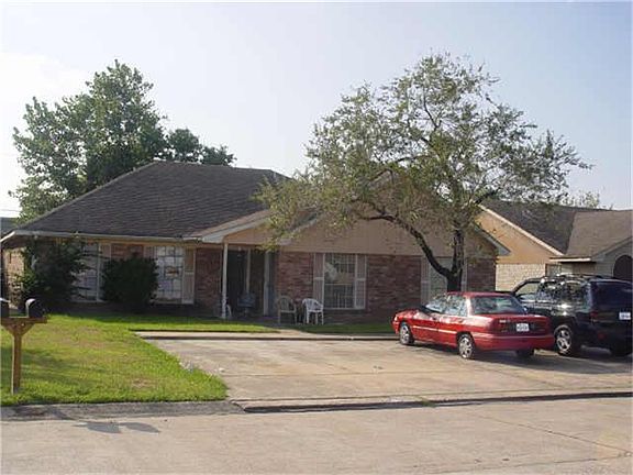 2nd image of 8112 Beech Cove Ln