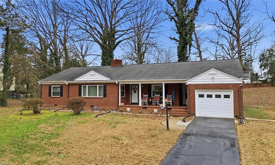 1st image of 422 Woodsway Dr
