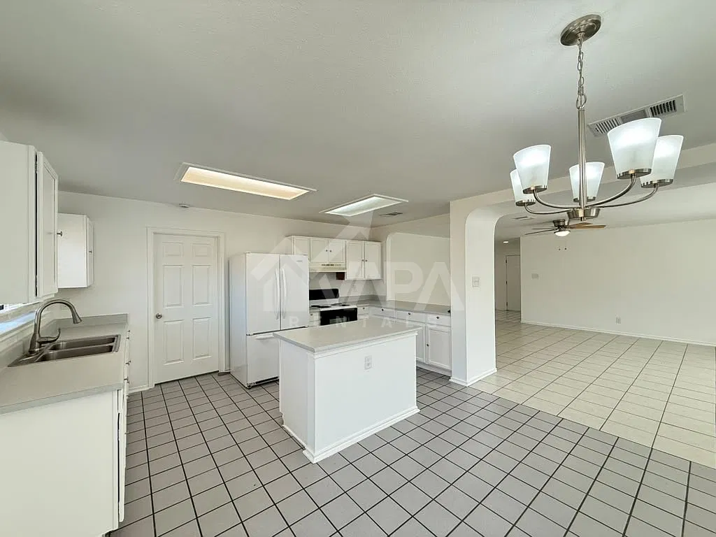 3 bed, 1551 sqft, $2,150 — Photo 4