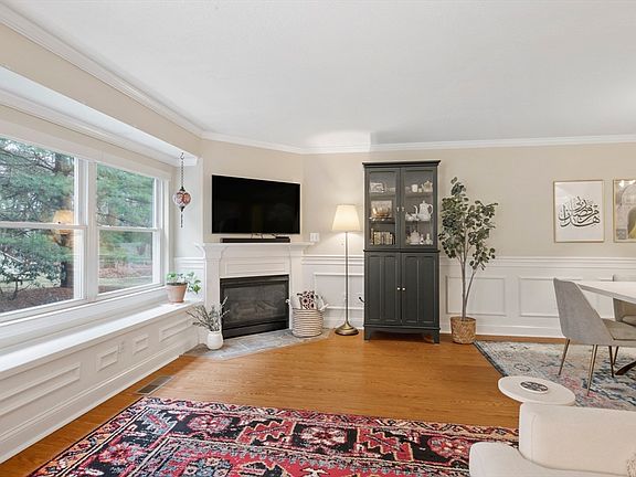 4th image of 56 John Dr