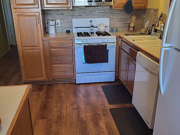 2nd image of 3750 Midland Dr Trlr 60