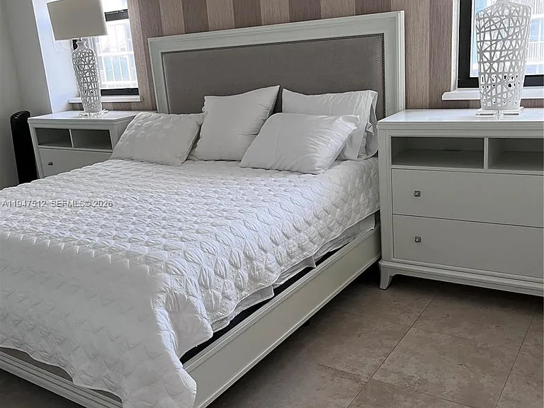 2625 Collins Ave #1407 — Photo 8