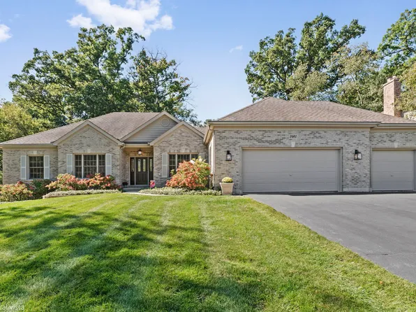 3401 Thunderbird Ln, Crystal Lake, IL 60012