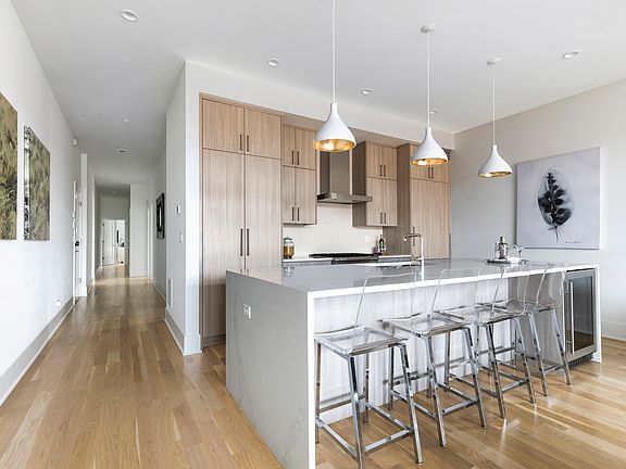 5th image of 2474 N Lincoln Ave #4N