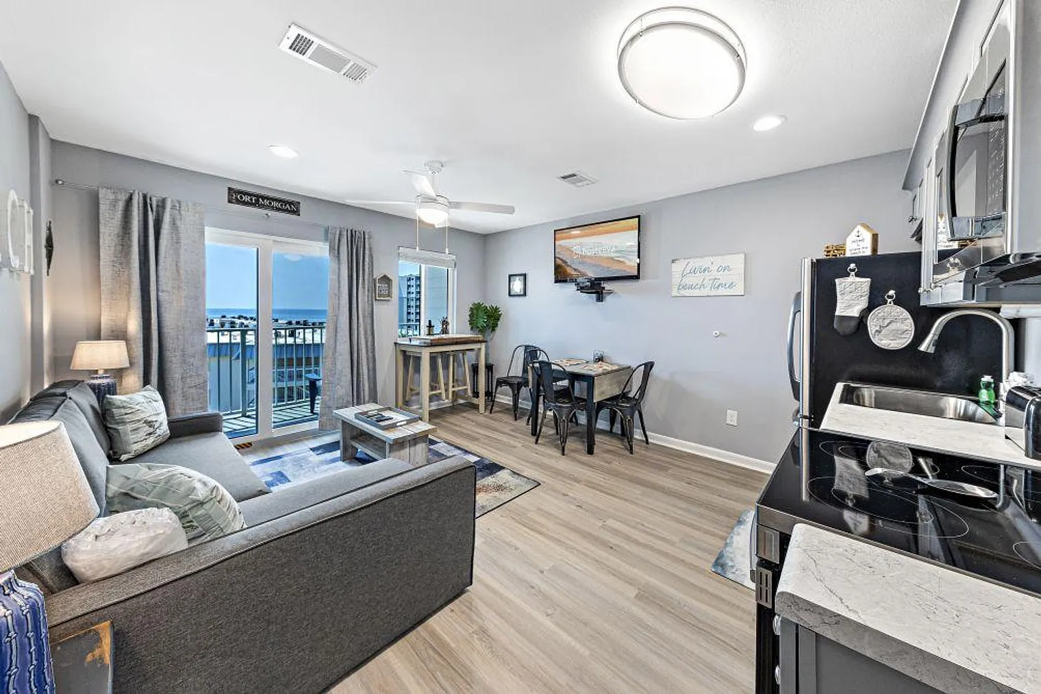 1 bed, 1.0 bath, 796 sqft, $3,100 — Photo 2