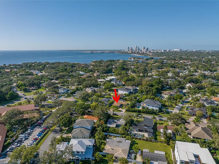 610 Cordova Blvd NE — Photo 37