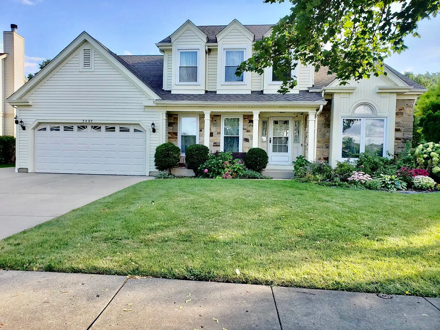 2409 W Weathersfield Way photo 1