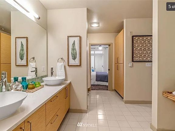 3rd image of 1530 NW Market St Unit 205