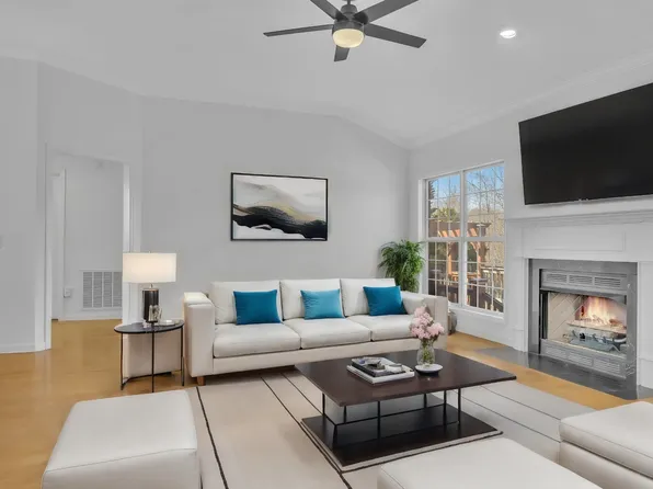 1767 Wynnewood Dr, Chapmansboro, TN 37035