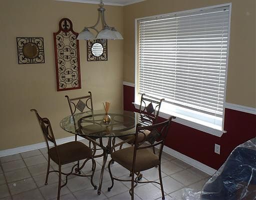 4th image of 733 Mayfair Ln