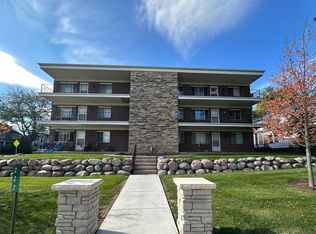 222 S Tryon St APT 8, Woodstock, IL 60098