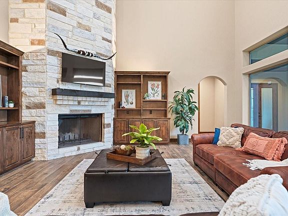 2nd image of 1951 Bridlewood Ranches Dr