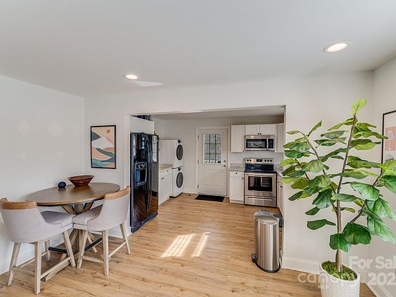 4th image of 508 Beacon St