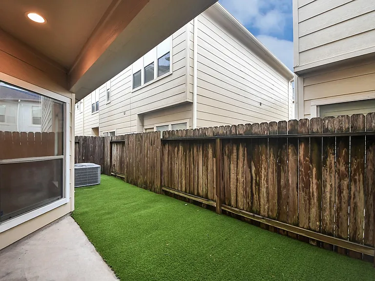 3813 Centerplaza Dr — Photo 23