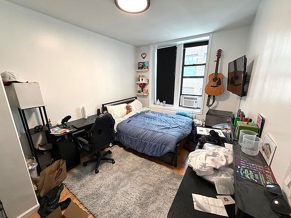 4th image of 305 E 21st St #29A