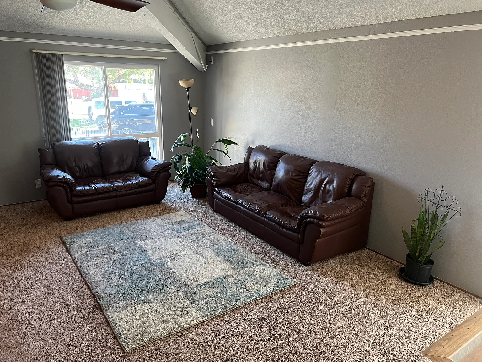 9 bed, 3800 sqft, $1,100 — Photo 3
