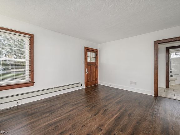 4th image of 1364 California Ave