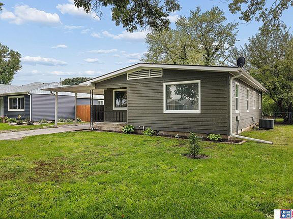 3rd image of 34 Edison Ave