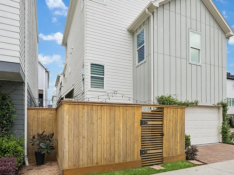 8741 Park Kolbe Ln — Photo 31