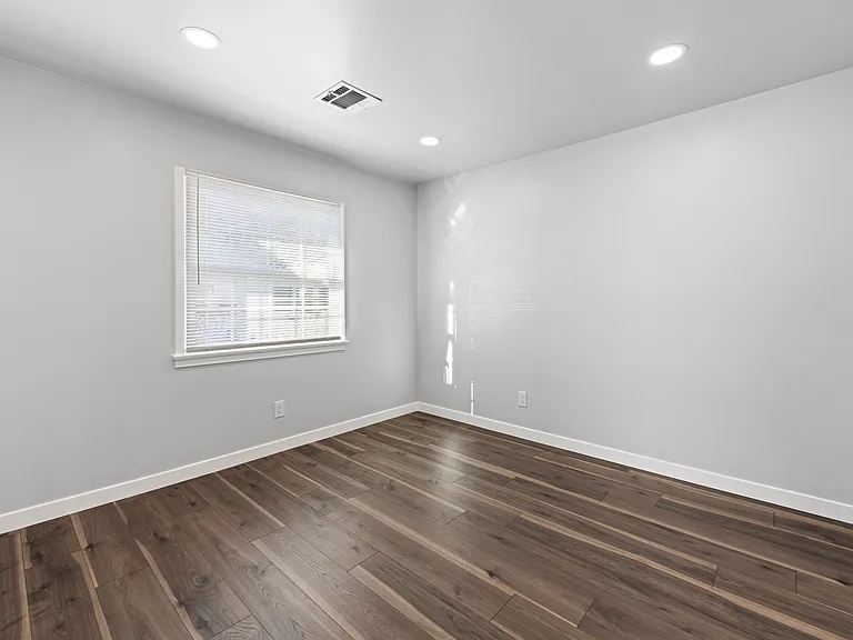 1693 N Hollywood Way — Photo 8