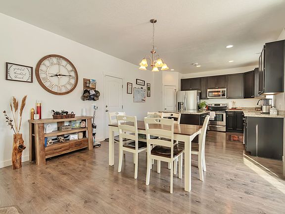 3rd image of 253 W Quartz Rd
