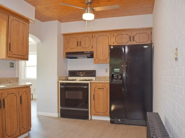905 Burchfield Rd — Photo 8