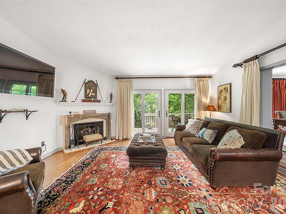 3rd image of 106 Deerlake Dr