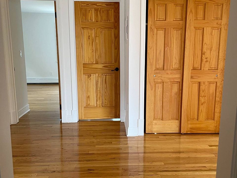 1st image of 133 Crescent Pl