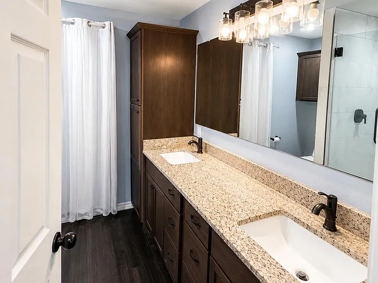 1803 Live Oak Dr — Photo 3