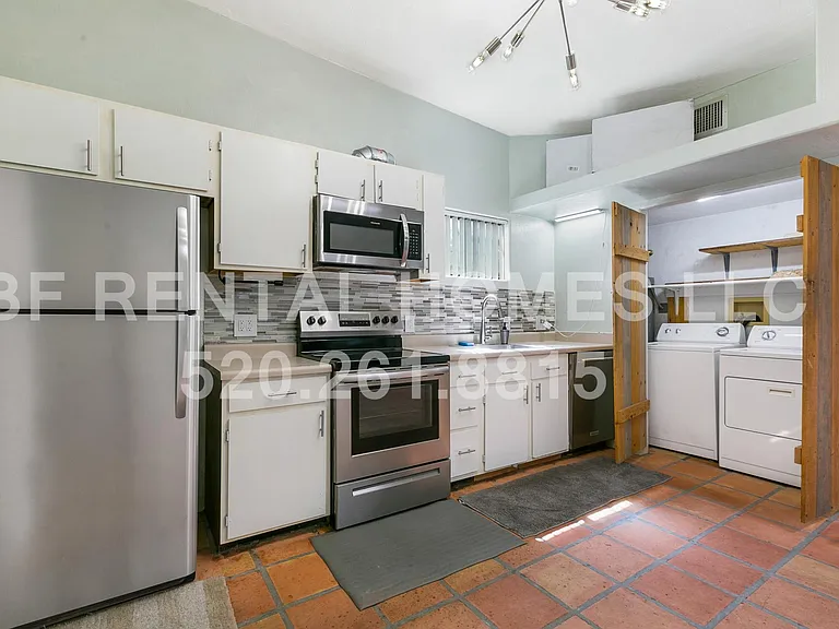 2319 E Helen St #2 — Photo 6