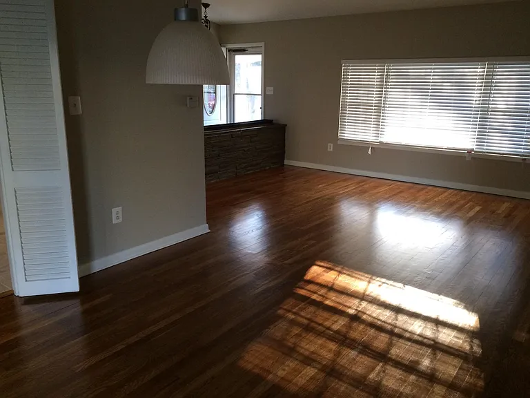 1103 Playford Ln — Photo 6