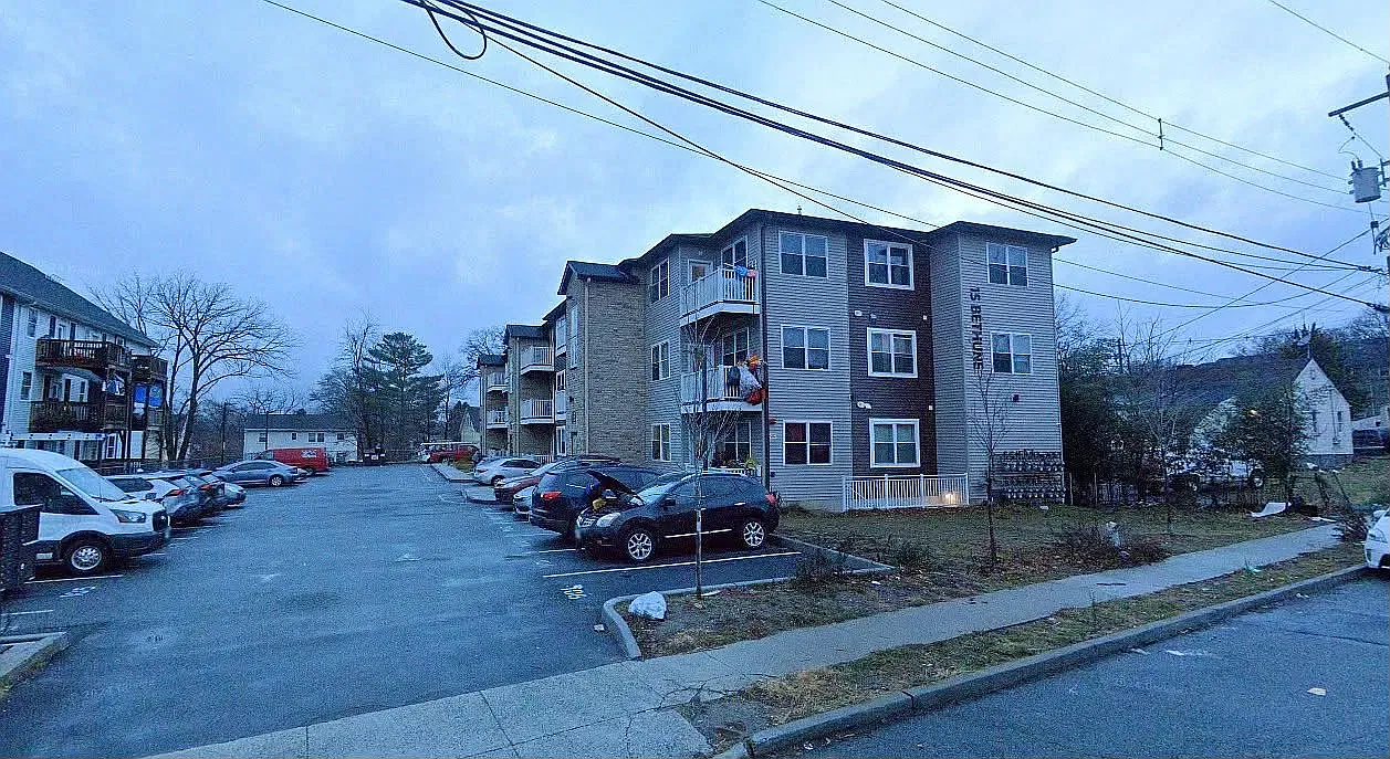 4 bed, $3,400 — Photo 1