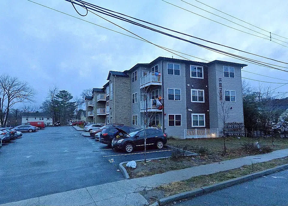 15 Bethune Blvd #301