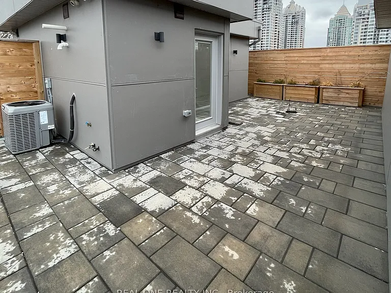 25 Dervock Cres #5 — Photo 32